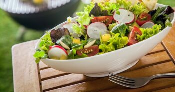 Leckere Sommersalate: Gesund, erfrischend & geschmackvoll