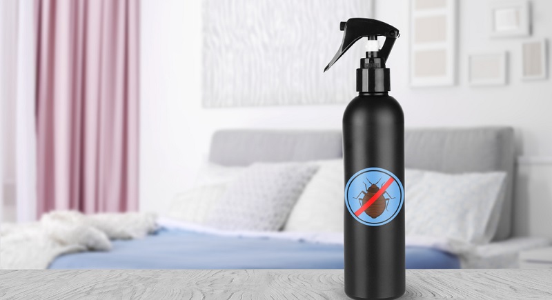 Bei gekauften Sprays ist normalerweise ein Hinweis zu finden, wie oft eine Anwendung empfohlen wird. Selbst hergestelltes Milbenspray kommt am besten in einem Abstand von vier bis acht Wochen zum Einsatz.