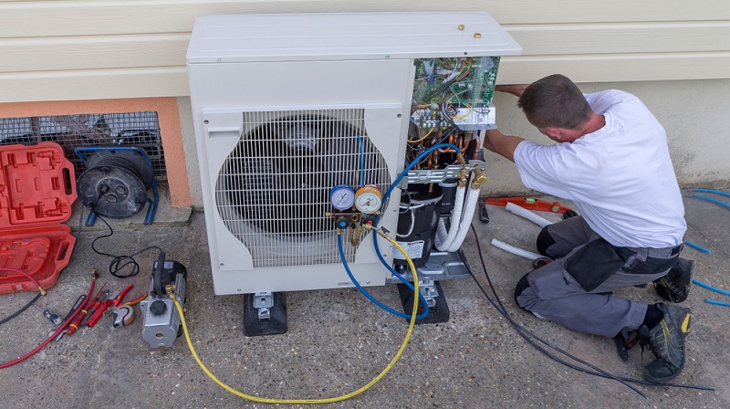 Generell sind es vor allem die Heizungen, die im Fokus stehen sollten. Immer noch nutzen diese größtenteils keine erneuerbaren Energien, unter anderem deshalb, weil viele Bauherren die hohen Kosten bei der Installation von Wärmepumpe und Co.