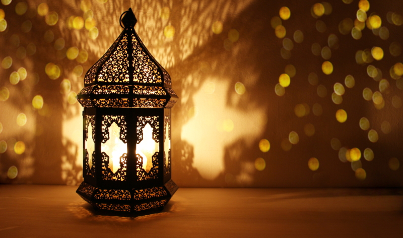 Mit orientalischen Einrichtungsgegenständen, wie Lampen aus 1001 Nacht wird das Zuhause mein Lieblingsplatz. (Foto: Shutterstock-TabitaZn)