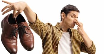 Schuhe stinken extrem: Ursachen und Möglichkeiten zur Geruchsbeseitigung ( Foto: Adobe Stock - Ljupco Smokovski )