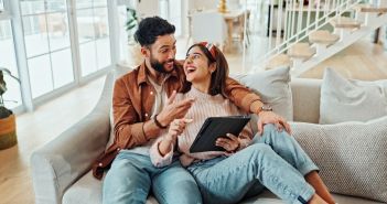 Alte Leipziger erhält sechstes Fairness-Siegel durch transparenten kundenorientierten (Foto: AdobeStock - peopleimages.com - 1366609153)