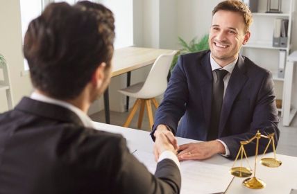 SVAG sichert erneut A+ Karriere-Rating mit umfassender schweizweiter (Foto: AdobeStock -  Studio Romantic - 1776692176)