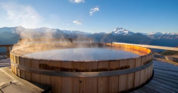 Bayerisches Thermenland vereint Longevity-Technologie mit traditionellen Kneipp- und (Foto: AdobeStock - pgiai - 1853778886)