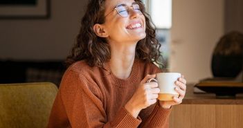 Globale Kaffeezahlen 2025/26: Verbrauch übersteigt Produktion bei knappem (Foto: AdobeStock - Rido - 457504109)