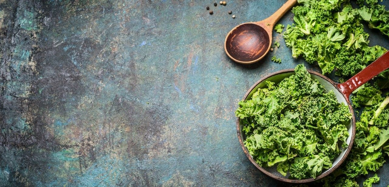 Wintergemüseklassiker mit Nährstoffen, Geschmack und Saisonalität: Grünkohl und (Foto: AdobeStock - VICUSCHKA - 100175432)