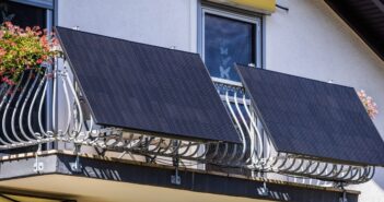 Wie viel Strom spart ein Stecker-Solarset im Alltag? (Foto: AdobeStock - Brebca - 1574711879)